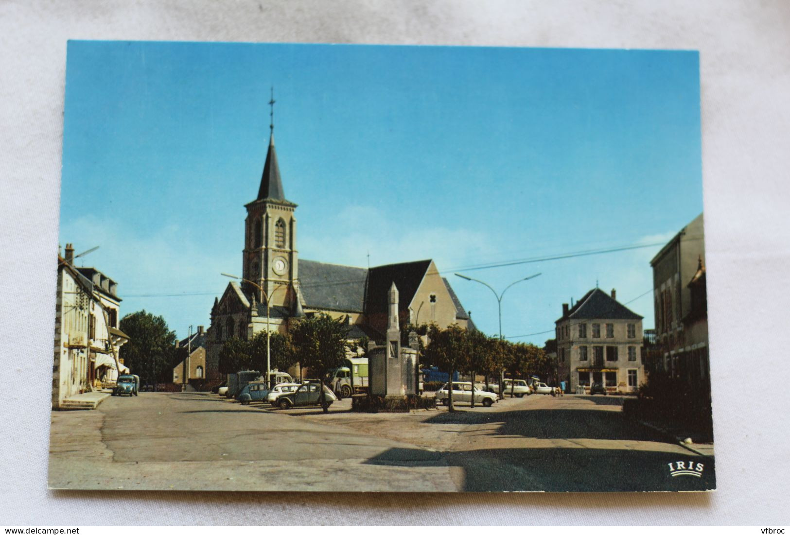 Cpm, Quarre Les Tombes, Place Principale, Yonne 89 - Quarre Les Tombes