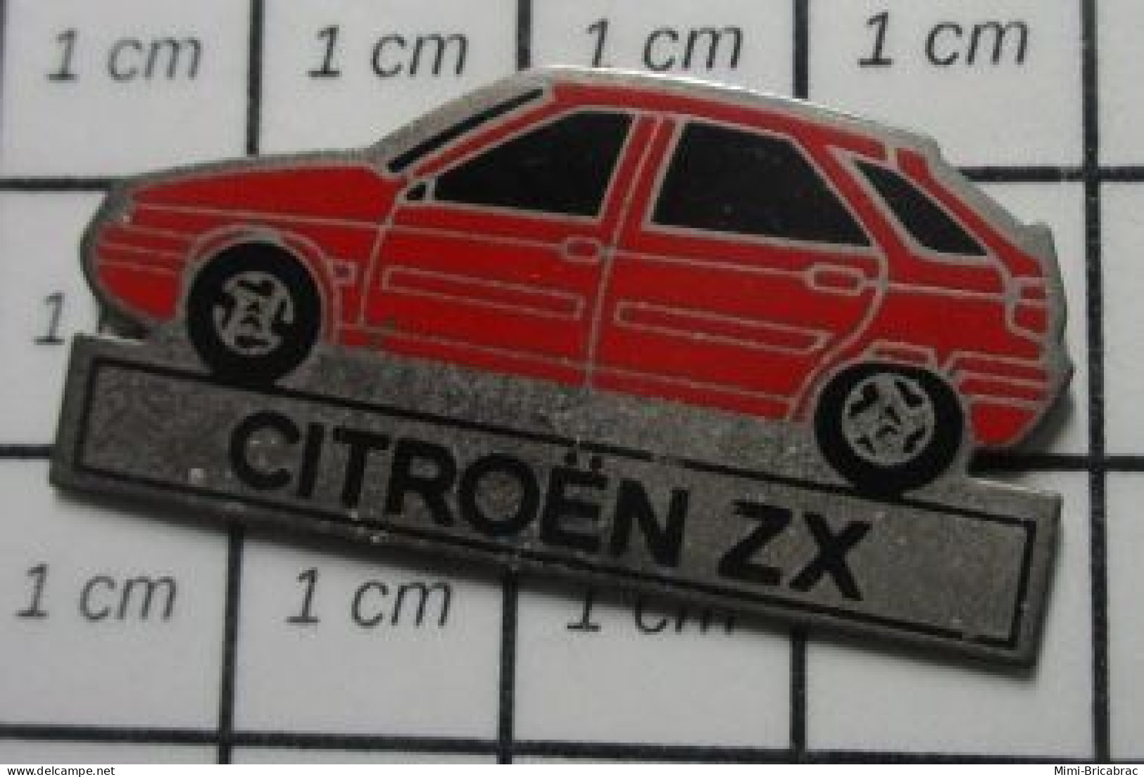 816B Pin's Pins / Beau Et Rare /  AUTOMOBILES / VUE DE PROFILCITROEN ZX ROUGE - Citroën