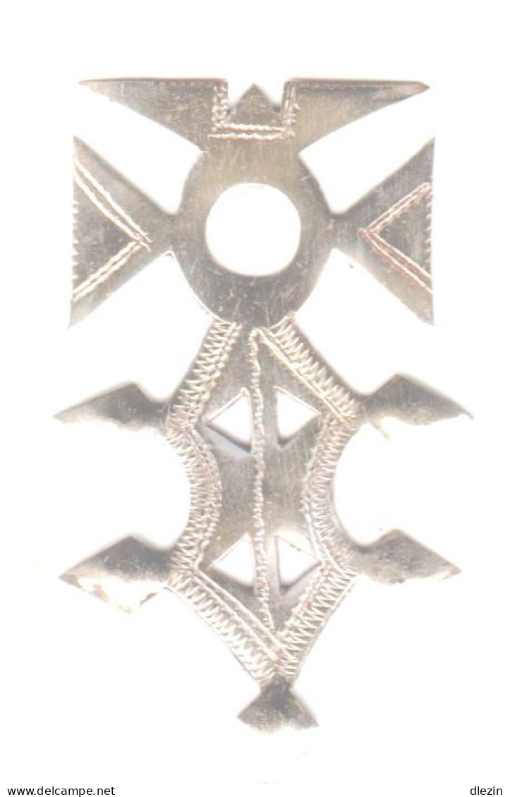 Croix De Tilya. Fabrication Artisanale. Métal Léger. Uniface. Se Portait En Bélière. - Armée De Terre