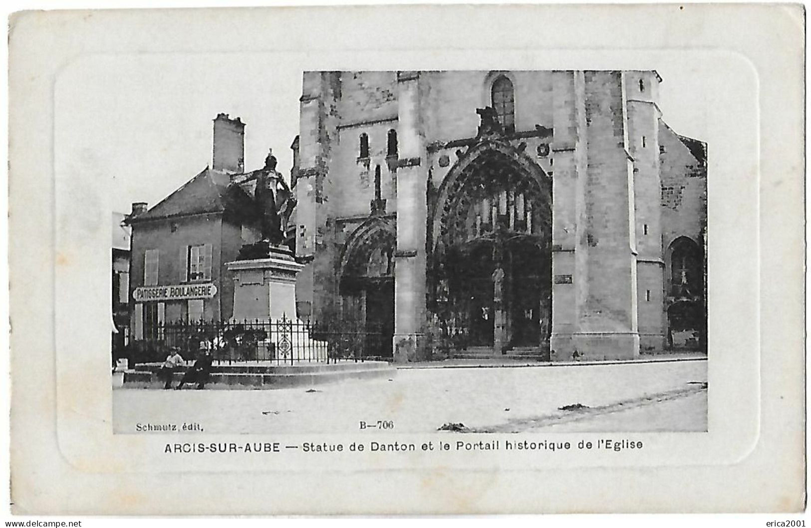 Arcis Sur Aube.La Statue De Danton Et Le Portail Historique De L'église. - Arcis Sur Aube