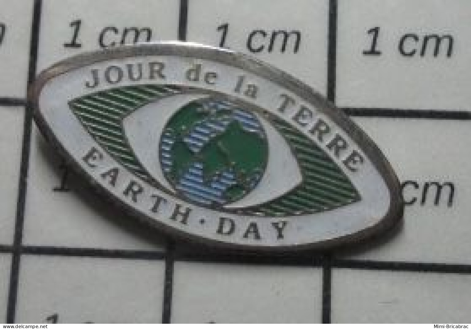 1218c Pin's Pins / Rare Et De Belle Qualité !!! AUTRES / OEIL JOUR DE LA TERRE EARTH DAY - Other & Unclassified