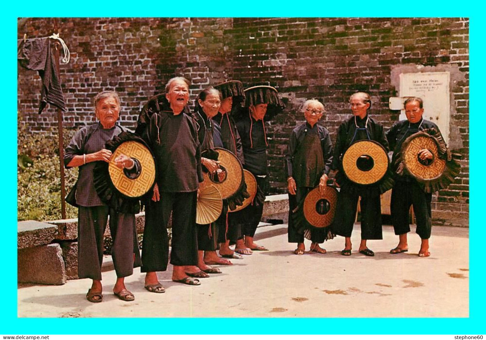 A768 / 397 HONG KONG Village Women Outside Kathing Walled City - China (Hongkong)