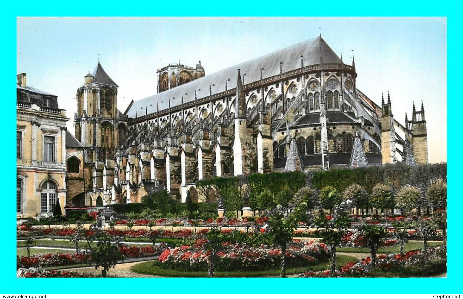 A775 / 233 18 - BOURGES Cathédrale Et Jardin De L'hôtel De Ville - Bourges