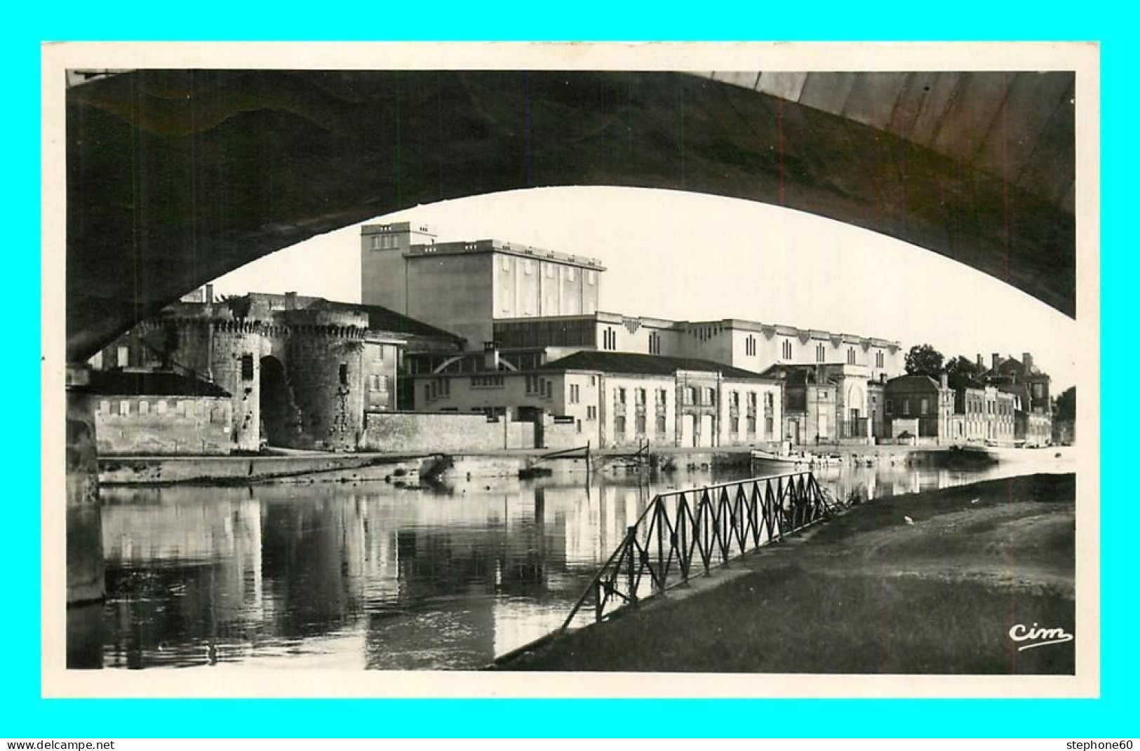 A777 / 383 16 - COGNAC La Charente Les Quais - Cognac