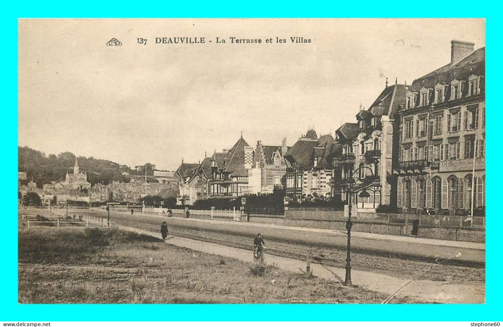 A781 / 237 14 - DEAUVILLE Terrasse Et Les Villas - Deauville