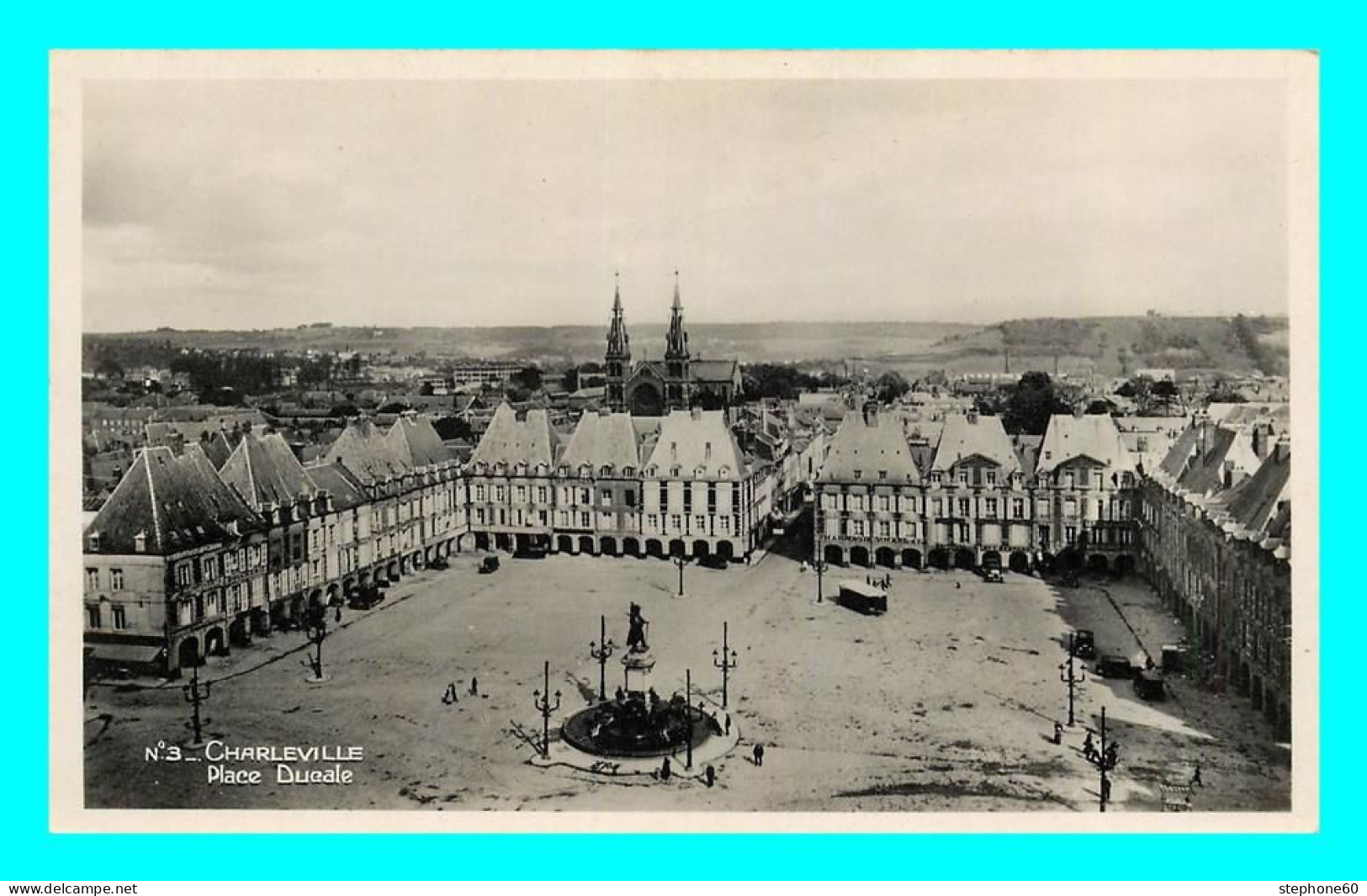 A799 / 453 08 - CHARLEVILLE Place Ducale - Charleville