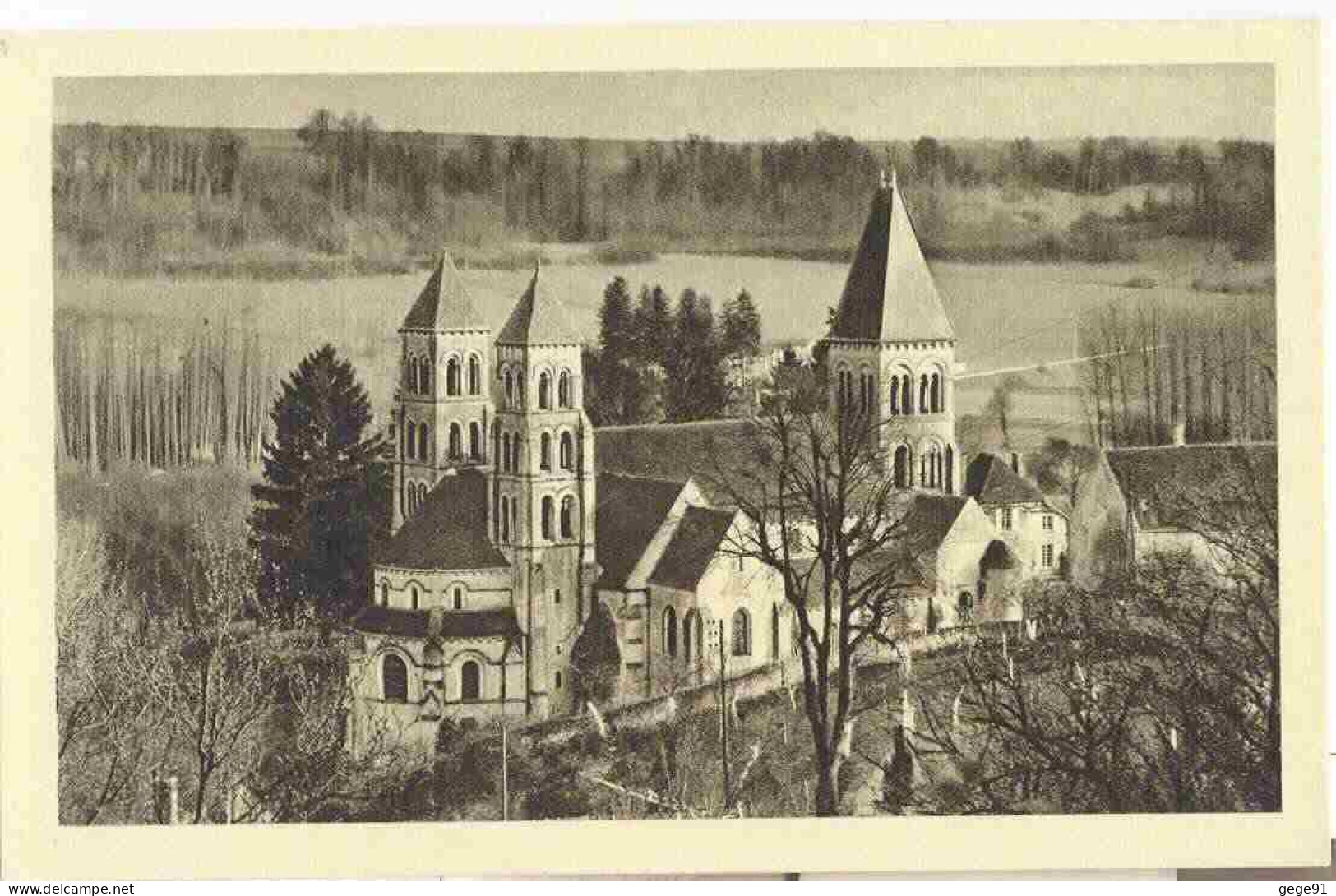 Morienval - L'église Notre Dame - Côté Nord - Eglises Et Cathédrales