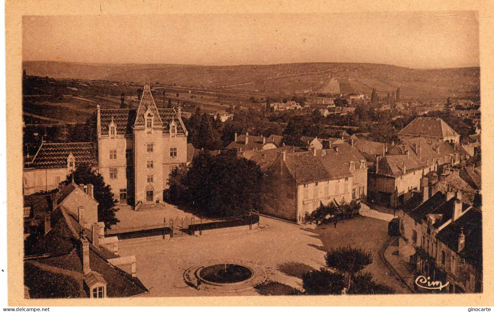 Meursault Place De L'hotel De Ville - Meursault