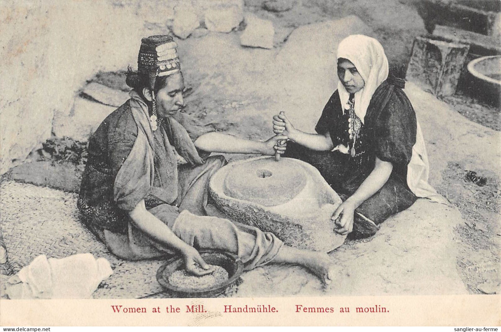 CPA / ISRAEL / WOMEN AT THE MILL / HANDMUHLE / FEMMES AU MOULIN - Israele