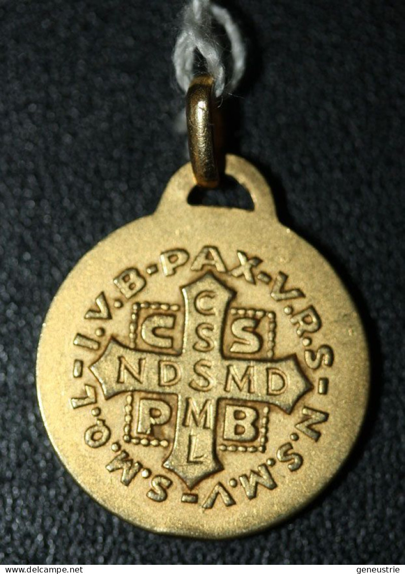 Beau Pendentif Médaille Religieuse Plaqué Or Années 30 "Saint Benoit" Grav. Fernand Py - Religious Medal - Religión & Esoterismo