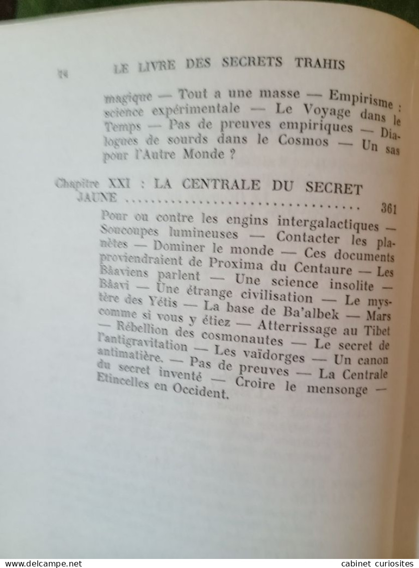 Le livre des secrets trahis - Robert Charroux - D'après des documents antérieurs à la Bible - Robert Laffont