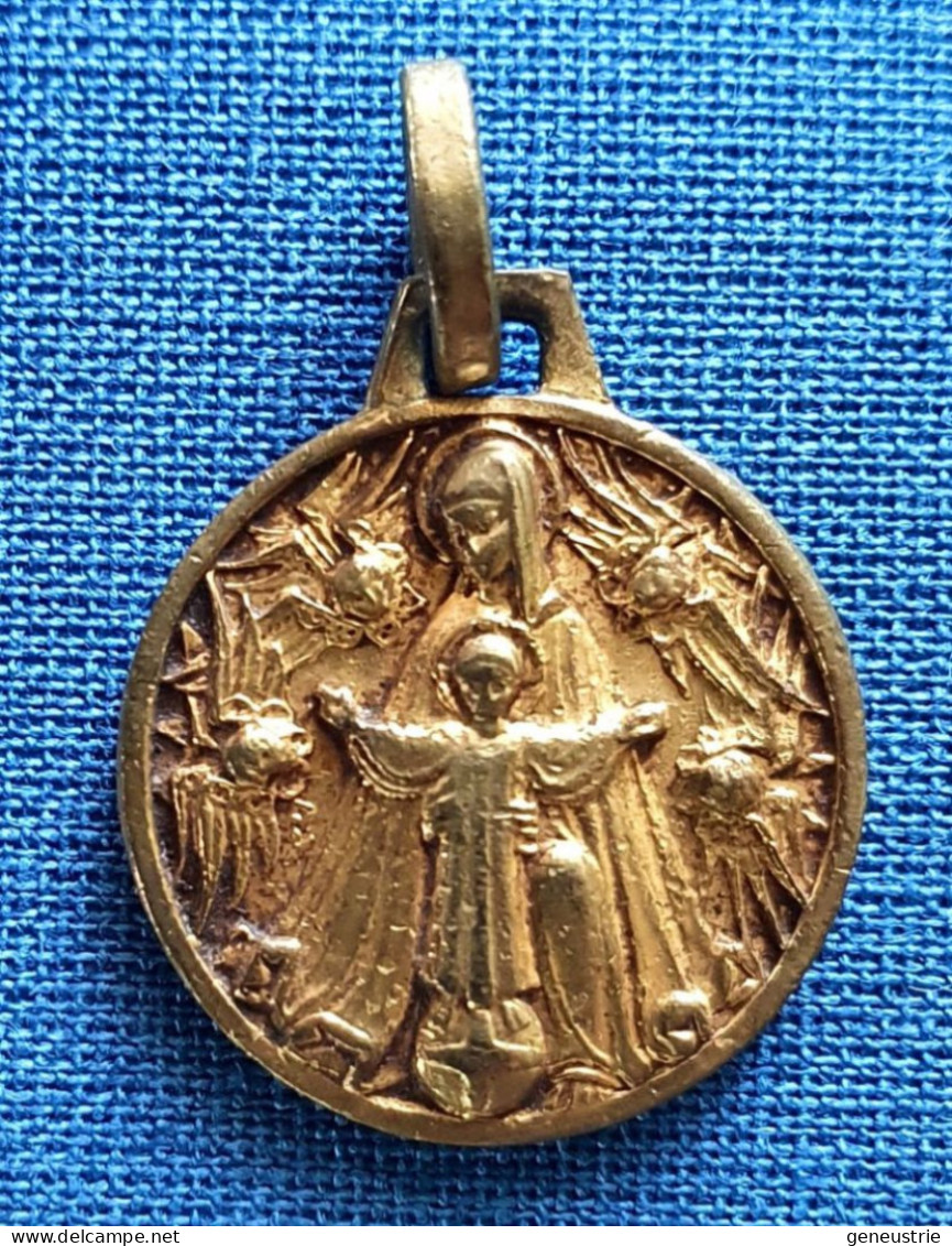 Médaille Pendentif Religieux Bronze Doré Milieu XXe "Vierge à L'Enfant" Grav. Fernand Py - Religious Medal - Religion & Esotericism