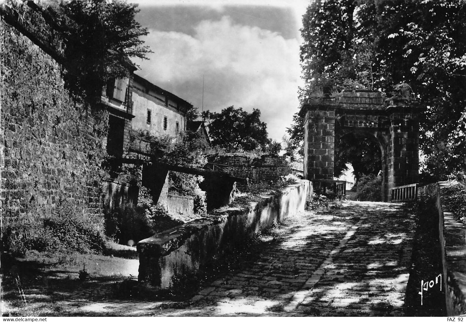 Saint-Jean-Pied-de-Port - Montée Et Entrée De La Citadelle - Saint Jean Pied De Port