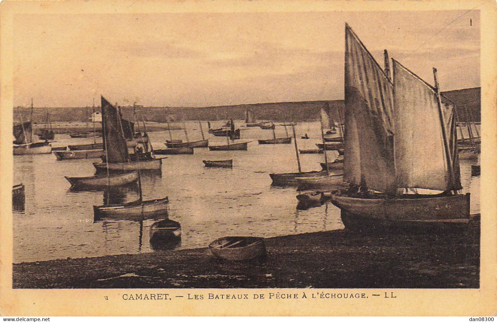 29 CAMARET LES BATEAUX DE PECHE A L'ECHOUAGE - Camaret-sur-Mer