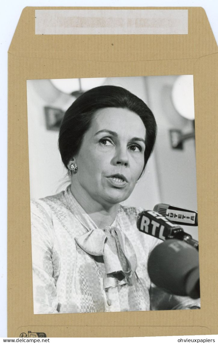 LOT DE 6 photos de presse , LES FEMMES EN  POLITIQUE MARIE FRANCE GARAUD EN 1983