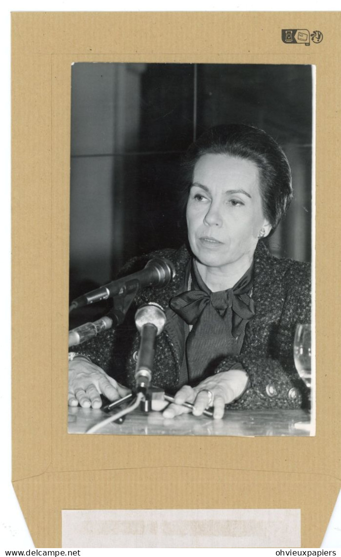 LOT DE 6 photos de presse , LES FEMMES EN  POLITIQUE MARIE FRANCE GARAUD EN 1983