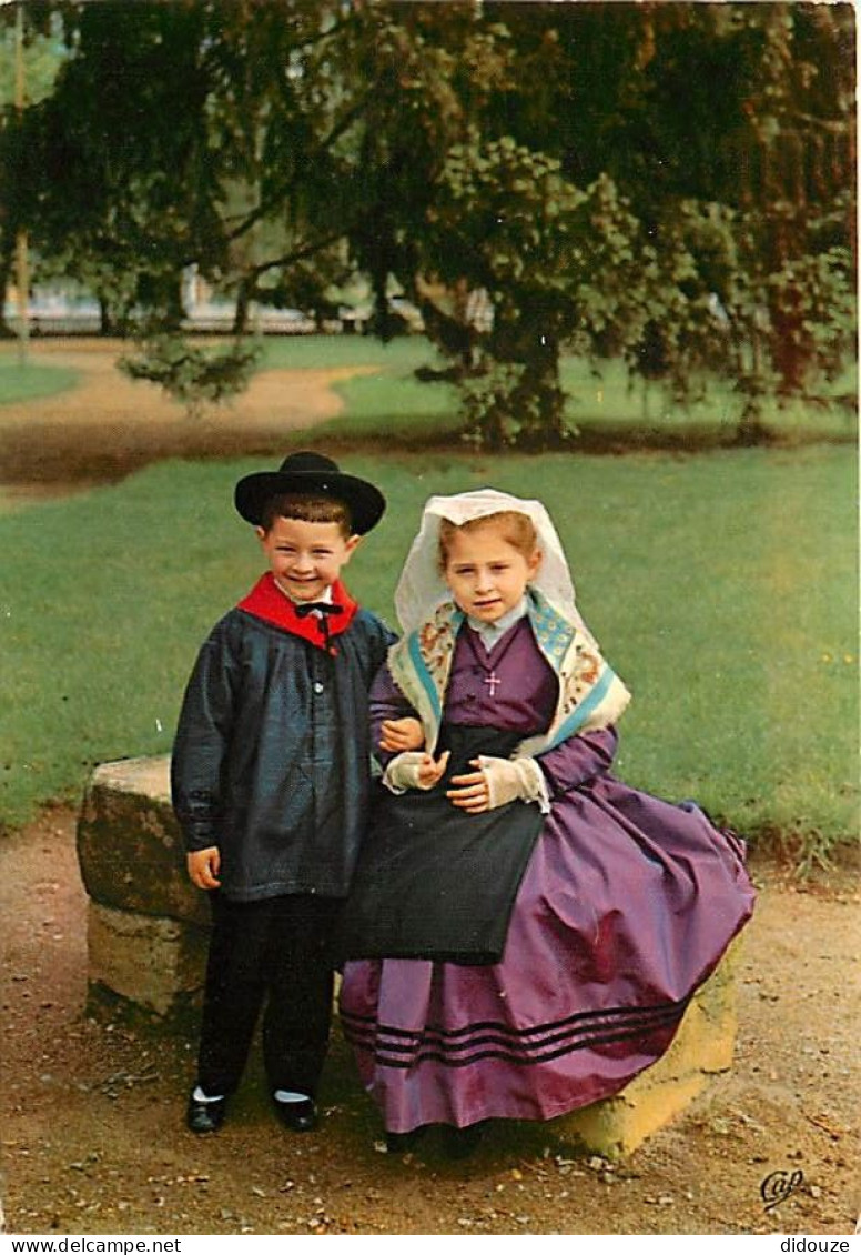 Folklore - Auvergne - Enfants En Costumes Du Pays - CPM - Carte Neuve - Voir Scans Recto-Verso - Costumes