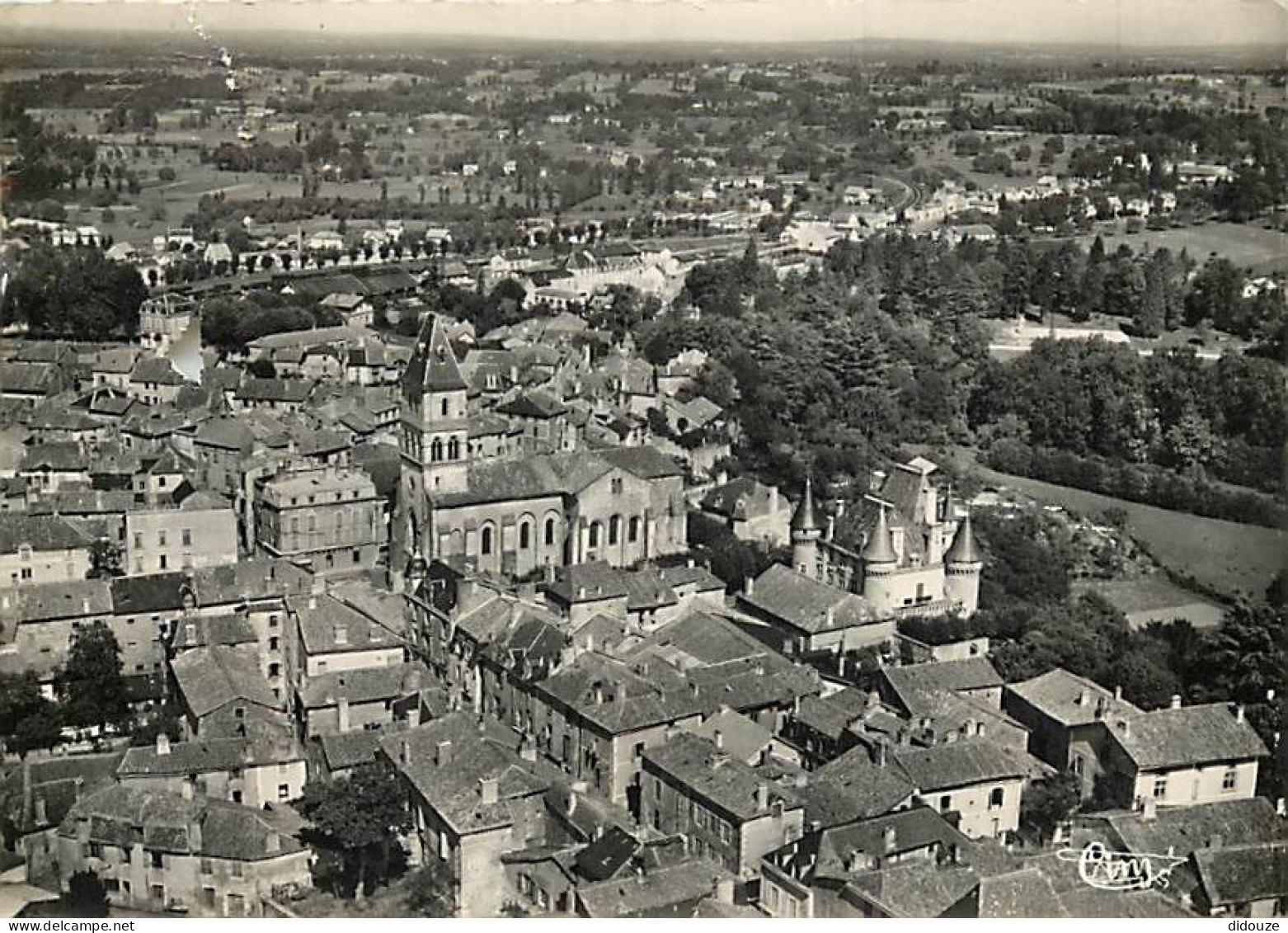 24 - Thiviers - Le Quartier De L'Eglise - Vue Aérienne - Mention Photographie Véritable - Carte Dentelée - CPSM Grand Fo - Thiviers