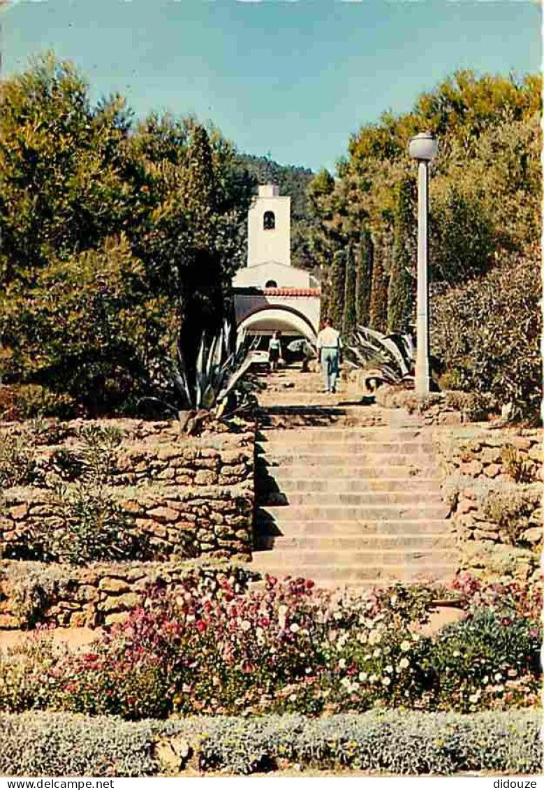 83 - Les Issambres - La Montée De L'Eglise - CPM - Voir Scans Recto-Verso - Les Issambres