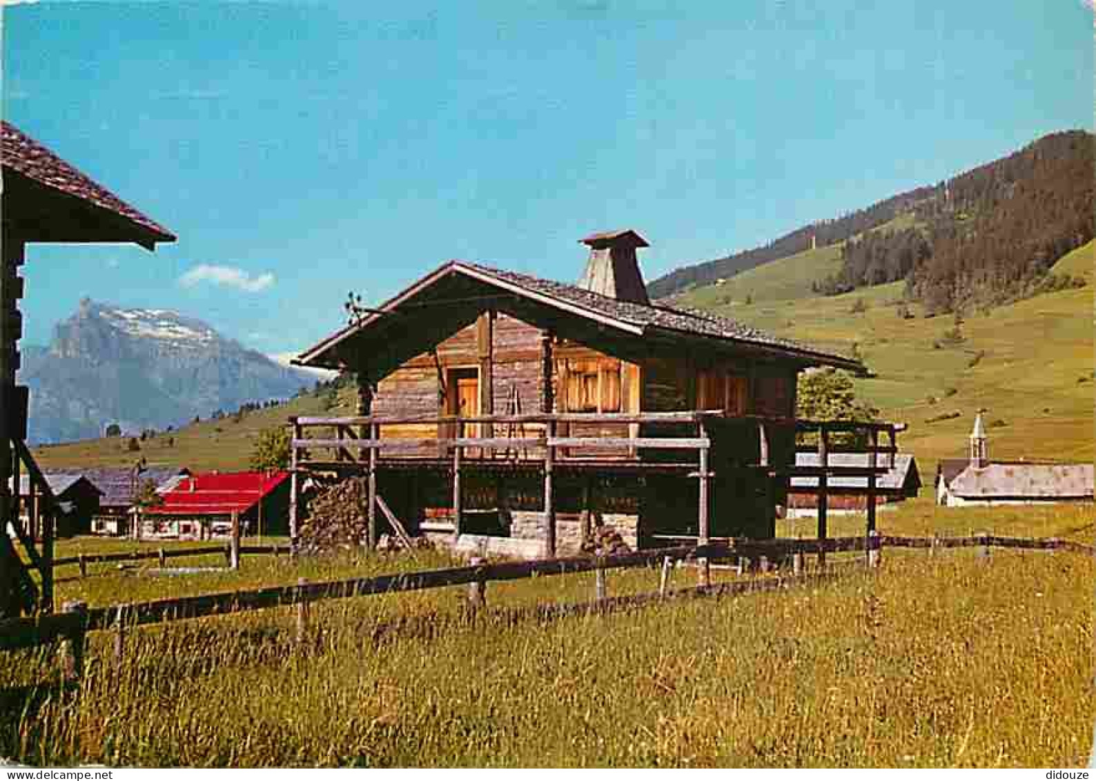 74 - Mégève - Chalet Typique De Haute Montagne - Au Fond L'Aiguille Warens - CPM - Voir Scans Recto-Verso - Megève