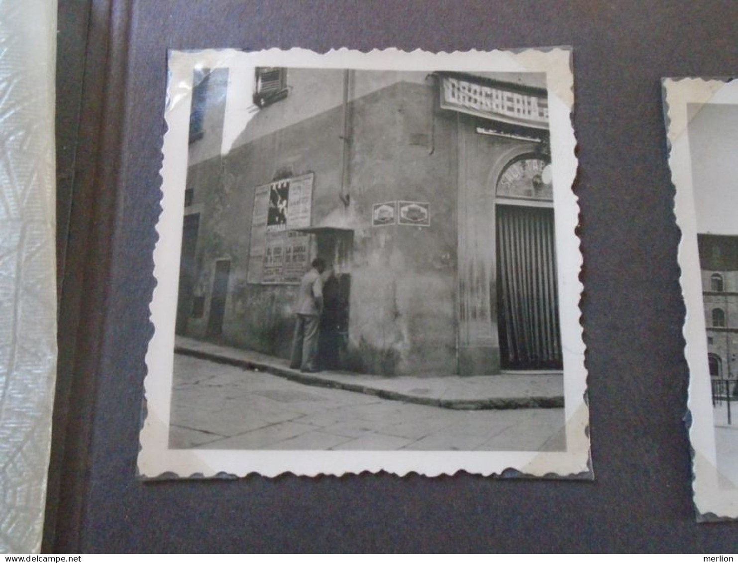D202120  Old Photos  ITALIA 1930's Florence Firenze - Pisa  - Drogheria - outside pissoir -Pissing Man