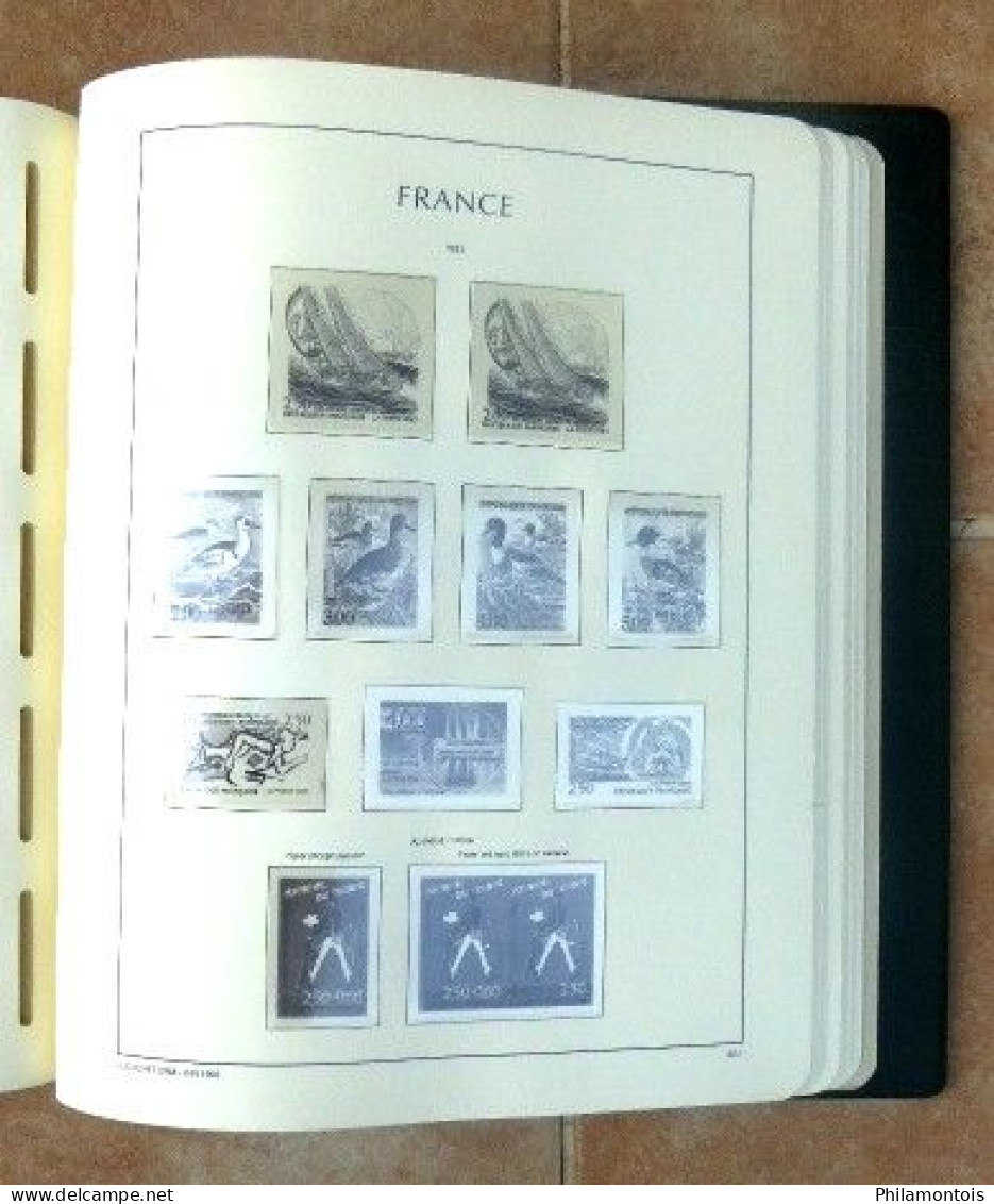 Album LEUCHTTURM + intérieur FRANCE 1980/1994 sans charnière - 110 pages environ - Bon état.