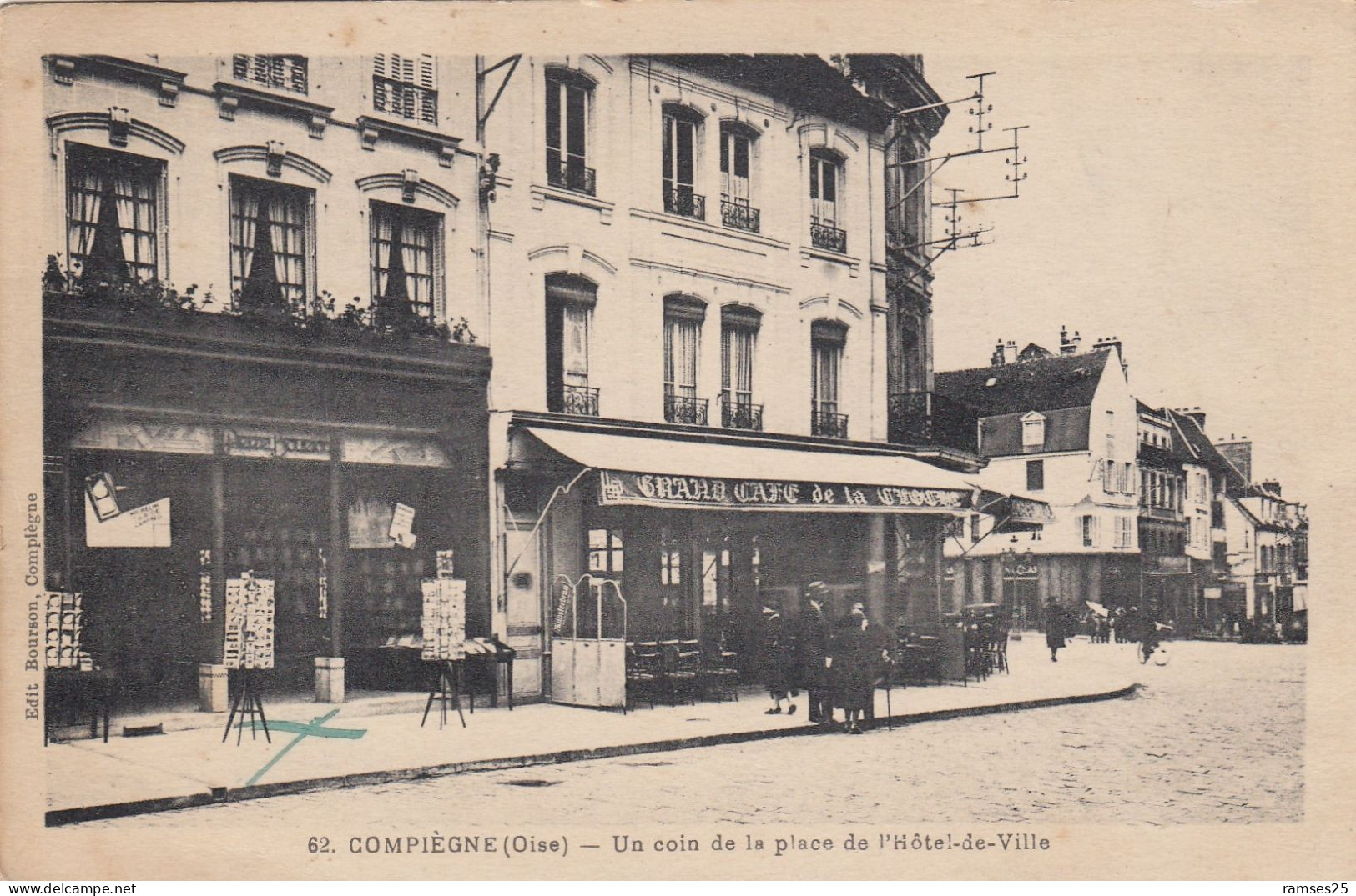 (264) CPA  Compiègne Place De L' Hôtel De Ville - Compiegne