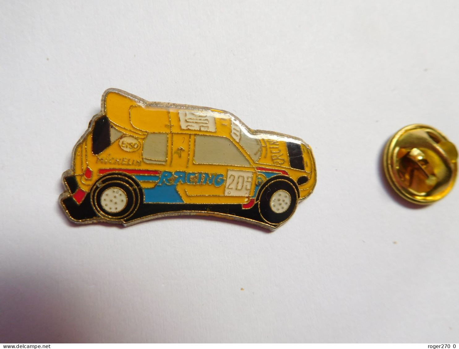 Beau Pin's , Auto Peugeot 205 Racing , Rallye , Pneu Michelin , ESSO , Verso Quadrillé - Peugeot