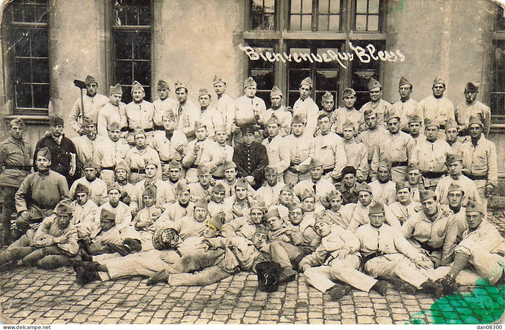 CARTE PHOTO NON IDENTIFIEE DES SOLDATS BIENVENUE AUX BLEUS - Te Identificeren