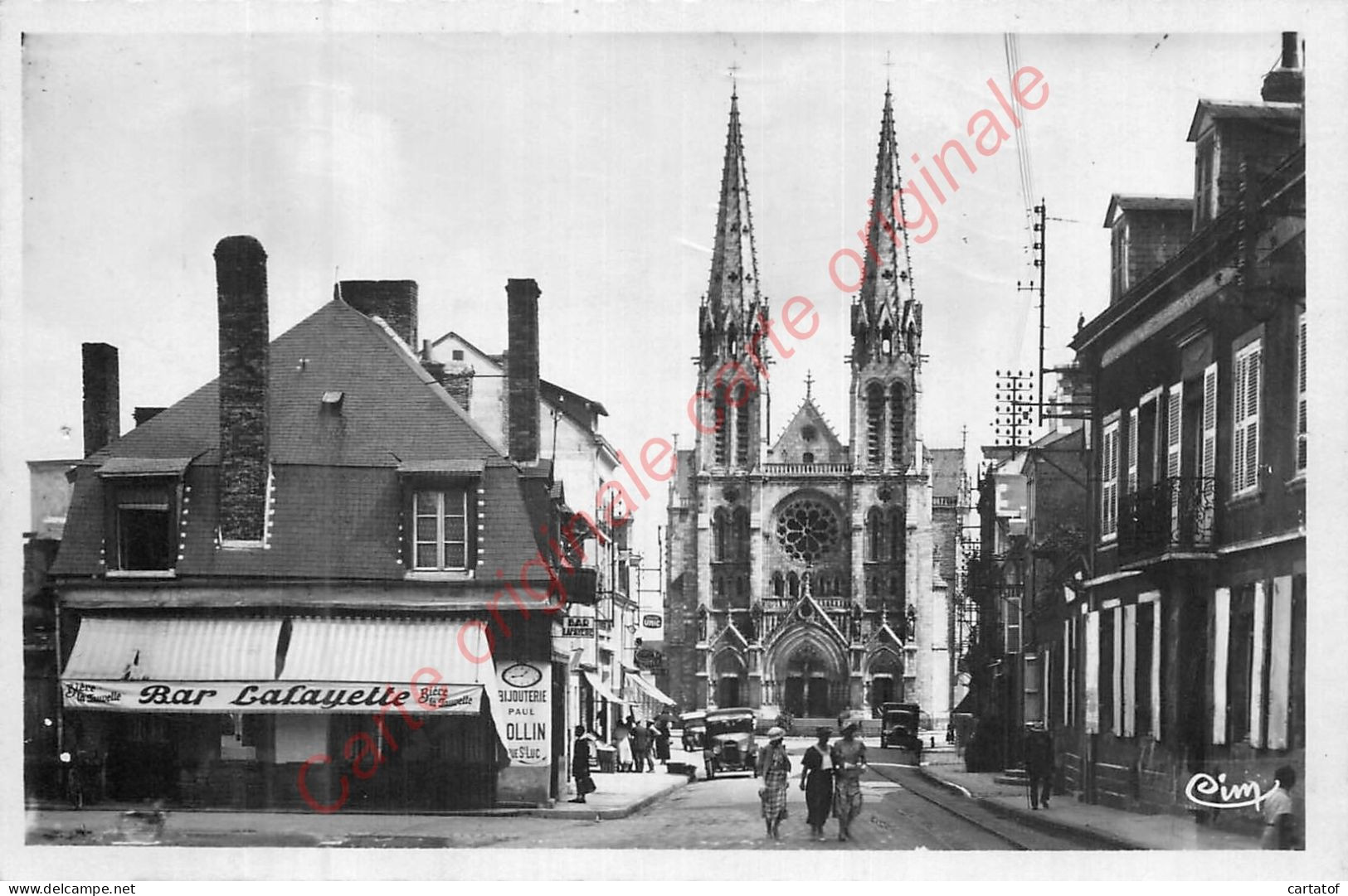 36.  CHATEAUROUX .  Rue St-Luc Et Eglise St-André .  ( Bar Lafayette ) . - Chateauroux