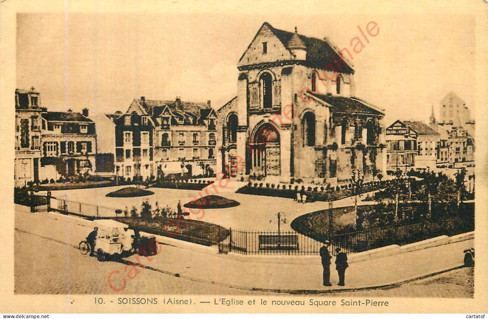 02.  SOISSONS .  L'Eglise Et Le Nouveau Square St-Pierre . - Soissons