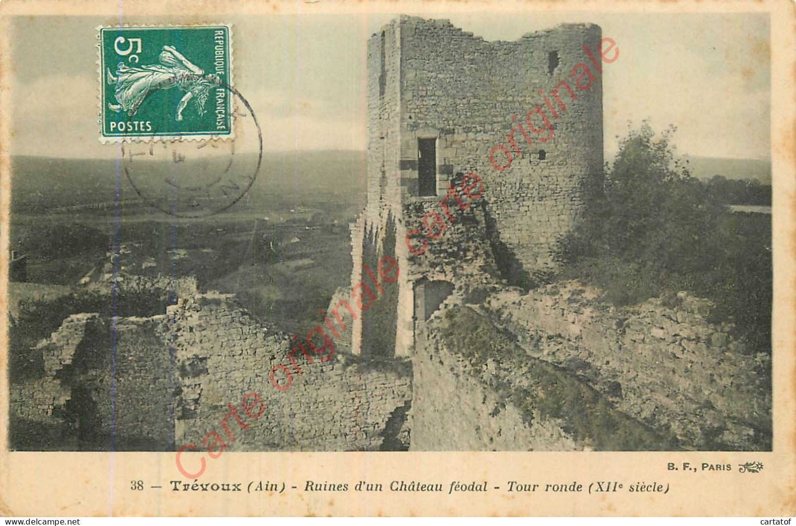 01.  TREVOUX .  Ruines D'un Château Féodal . Tour Ronde . - Trévoux