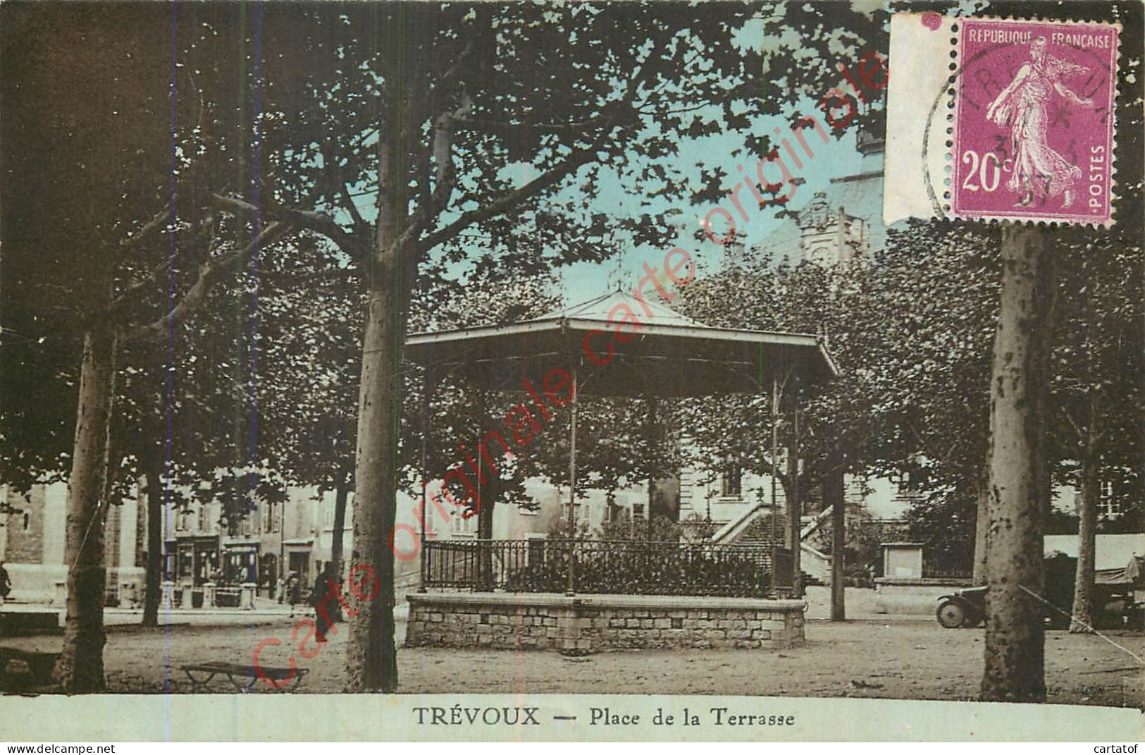 01.  TREVOUX .  Place De La Terrasse . - Trévoux