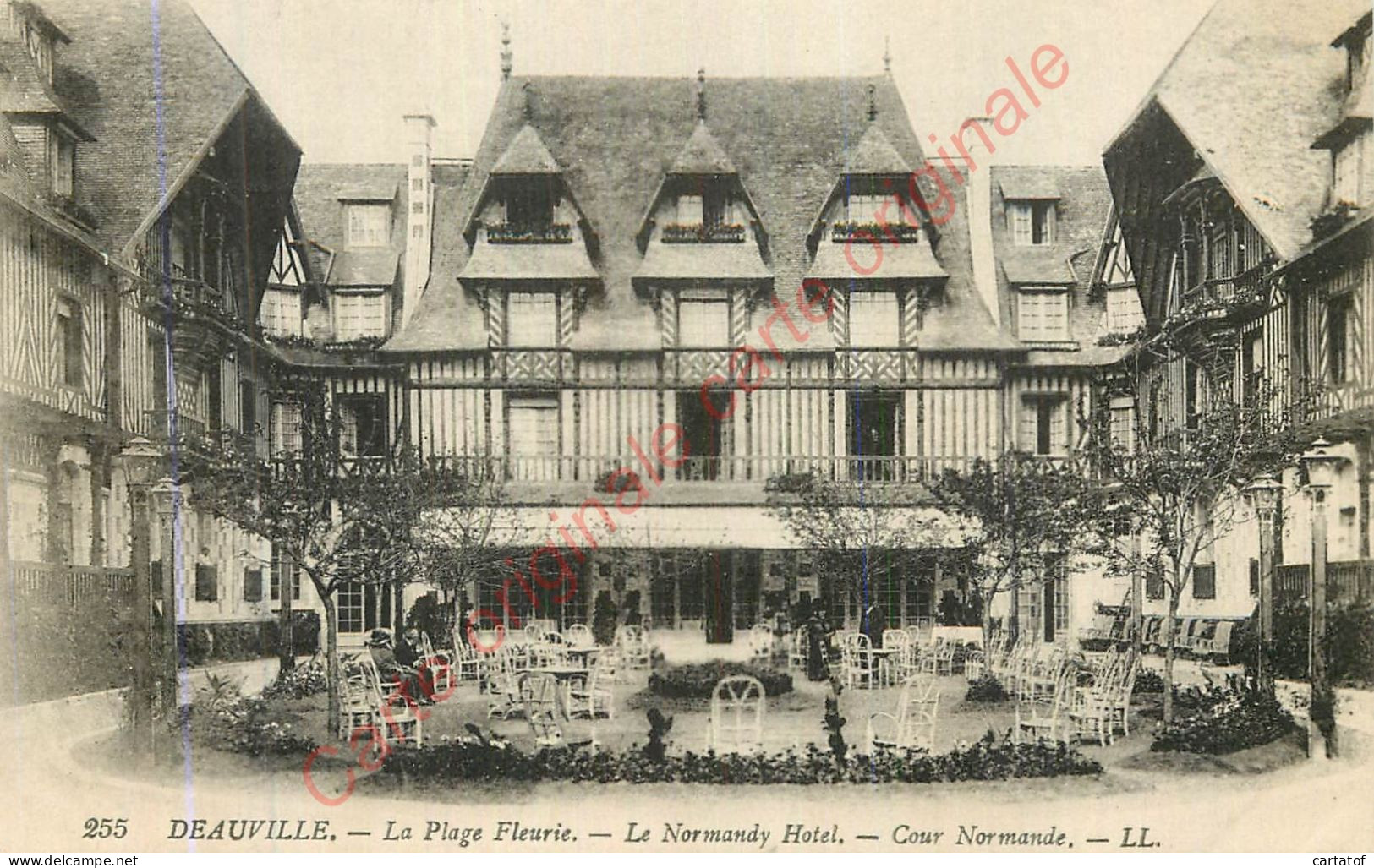 14.  DEAUVILLE .  Le Normandy Hôtel .  Cour Normande . - Deauville