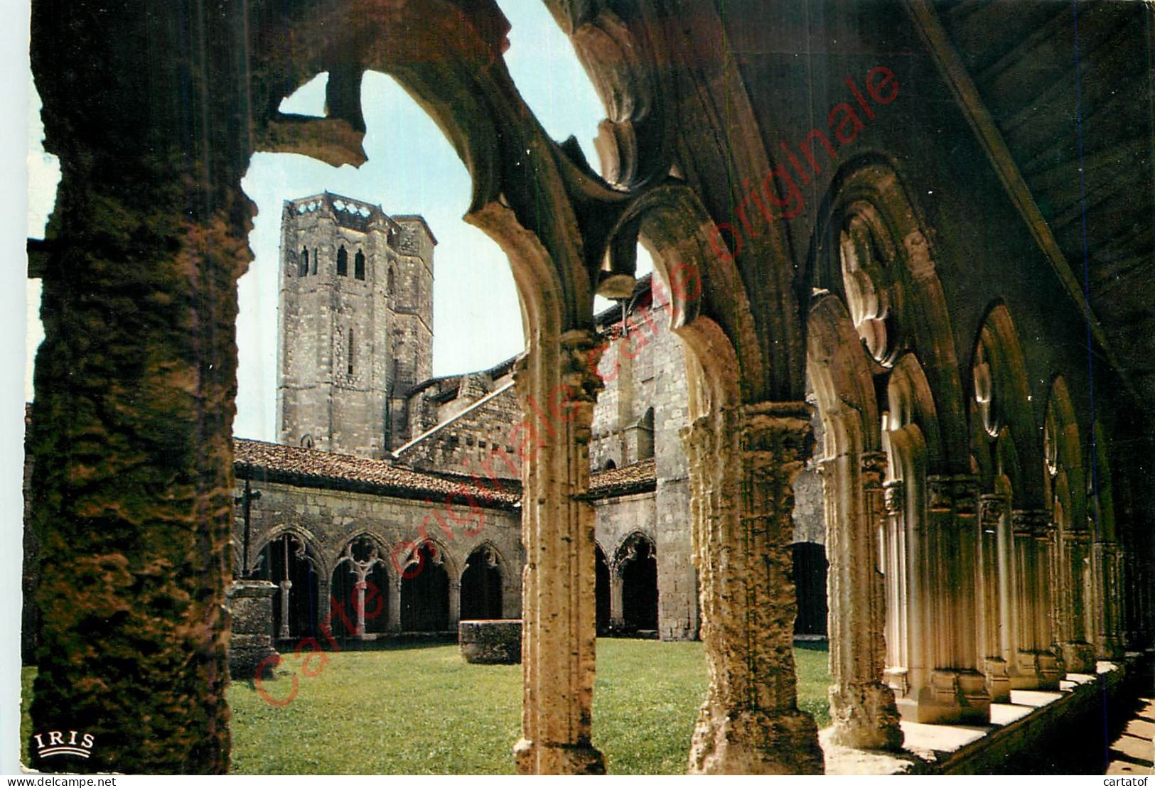 32.   LA ROMIEU .  Vue Intérieure De La Cour Et Du Cloitre . - Ohne Zuordnung