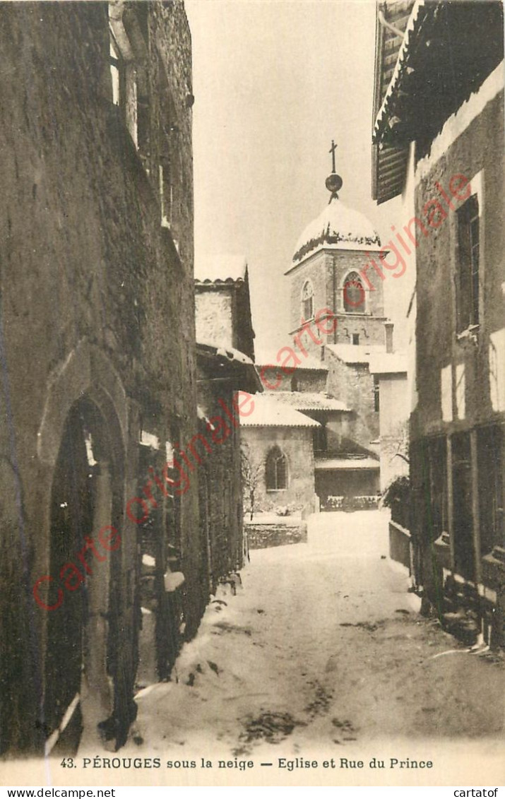 01.  PEROUGES Sous La Neige .  Eglise Et Rue Du Prince . - Pérouges