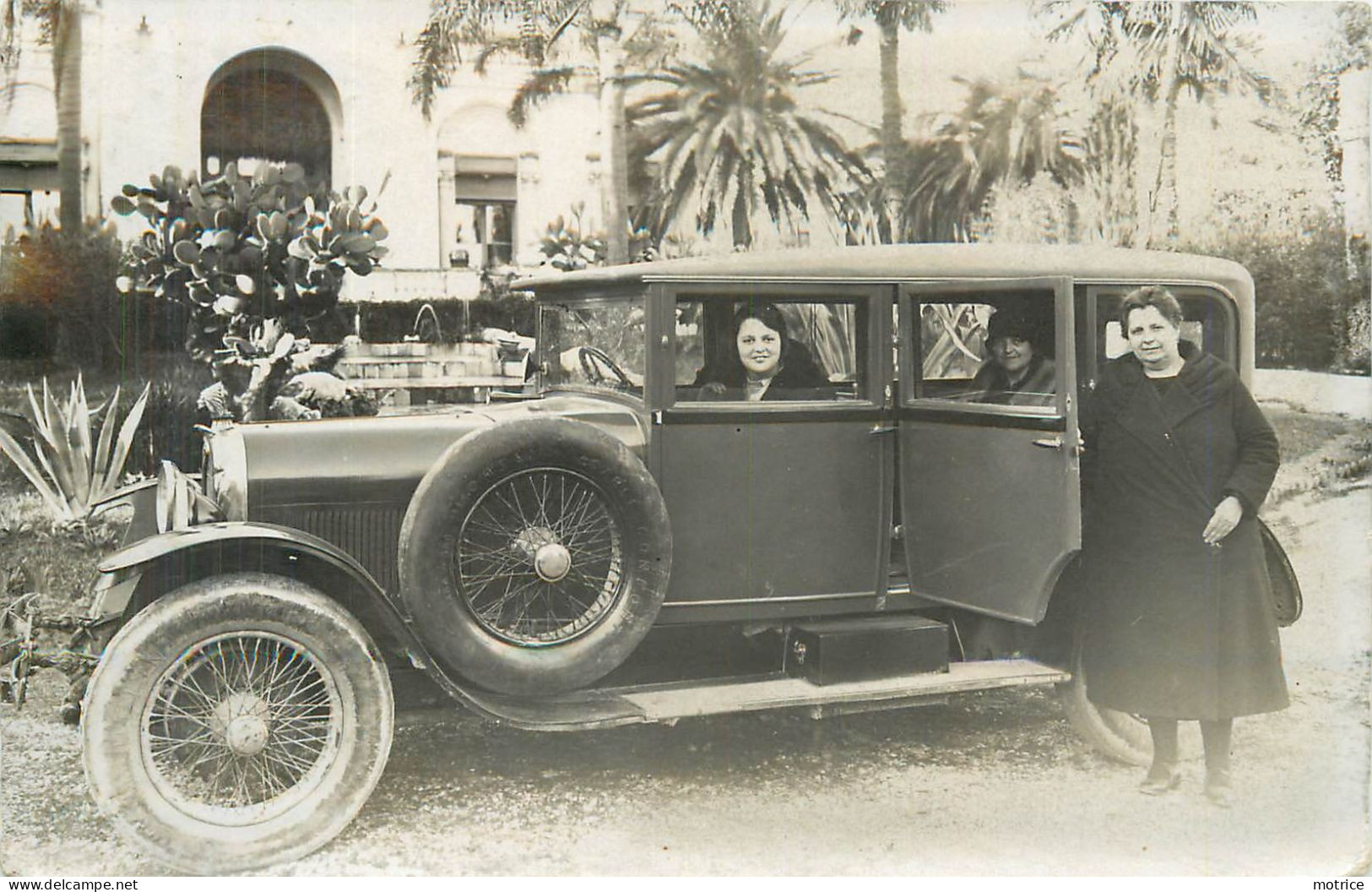 CARTE PHOTO (Charrier à Vichy) - Voiture Des Années 30, Modèle à Identifier. - Passenger Cars