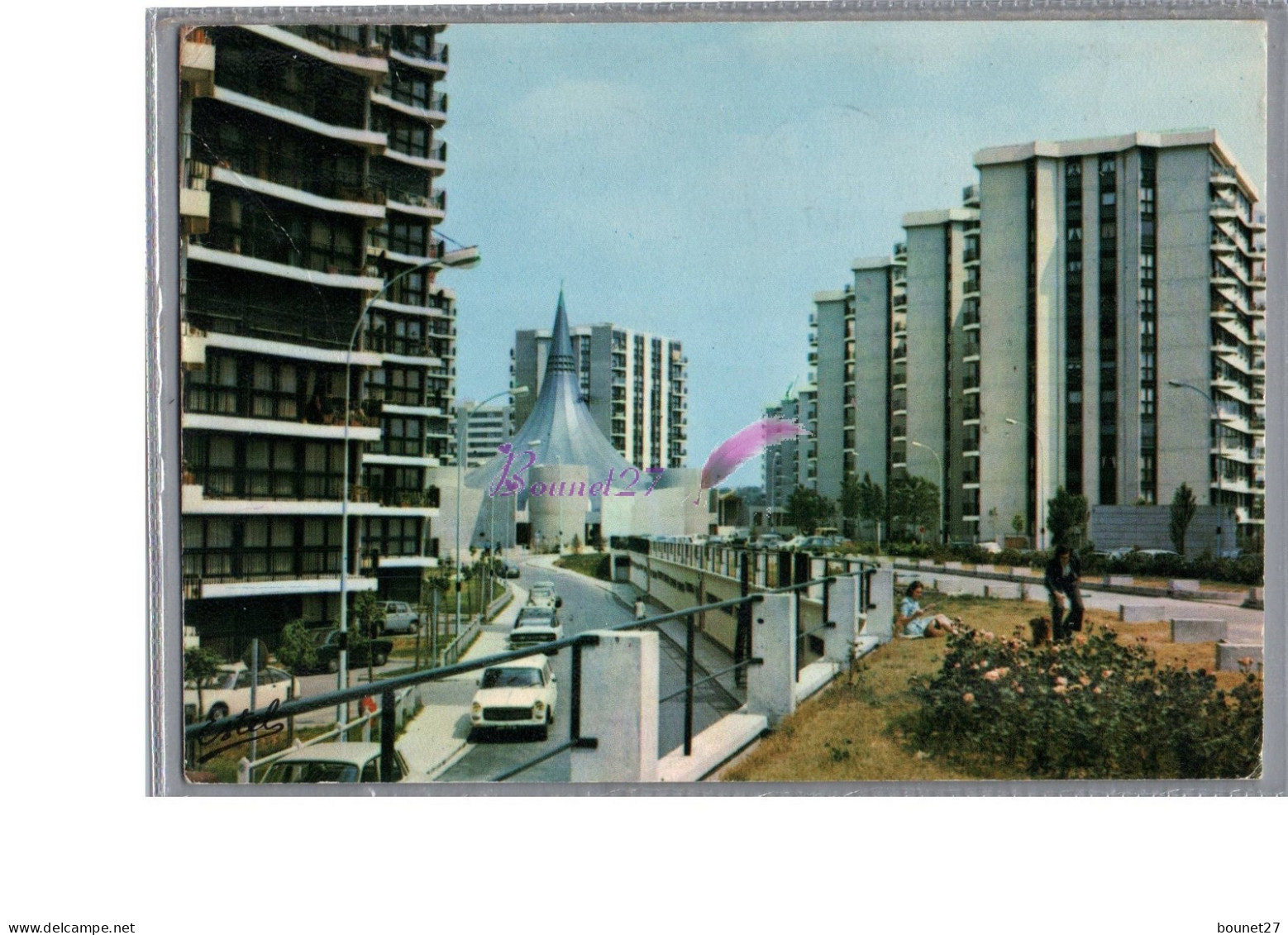 GRIGNY 91 - L'Avenue Des Sablons Et L'Eglise Notre Dame De Toute Joie 1977 - Grigny