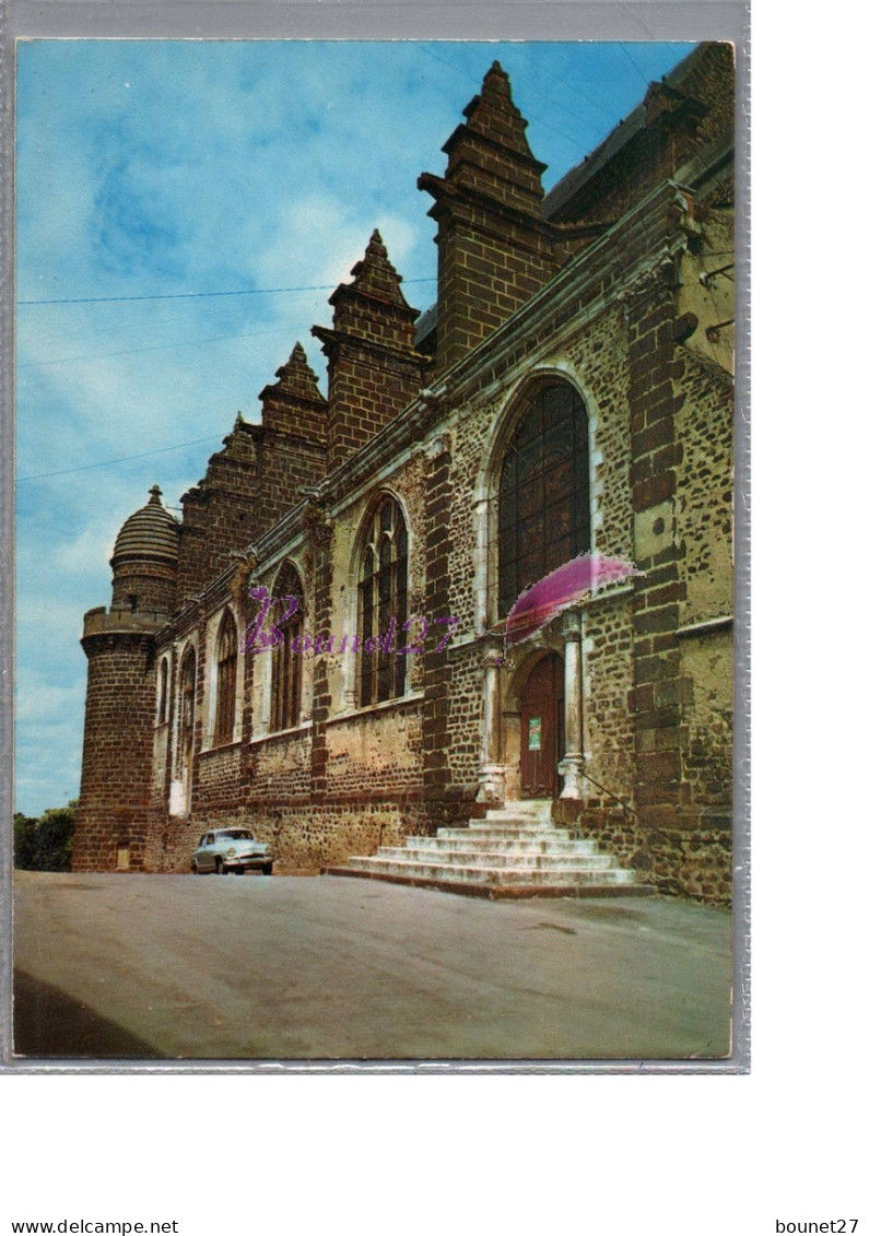 TOUCY 89 - L'Eglise Voiture Garé Devant - Toucy