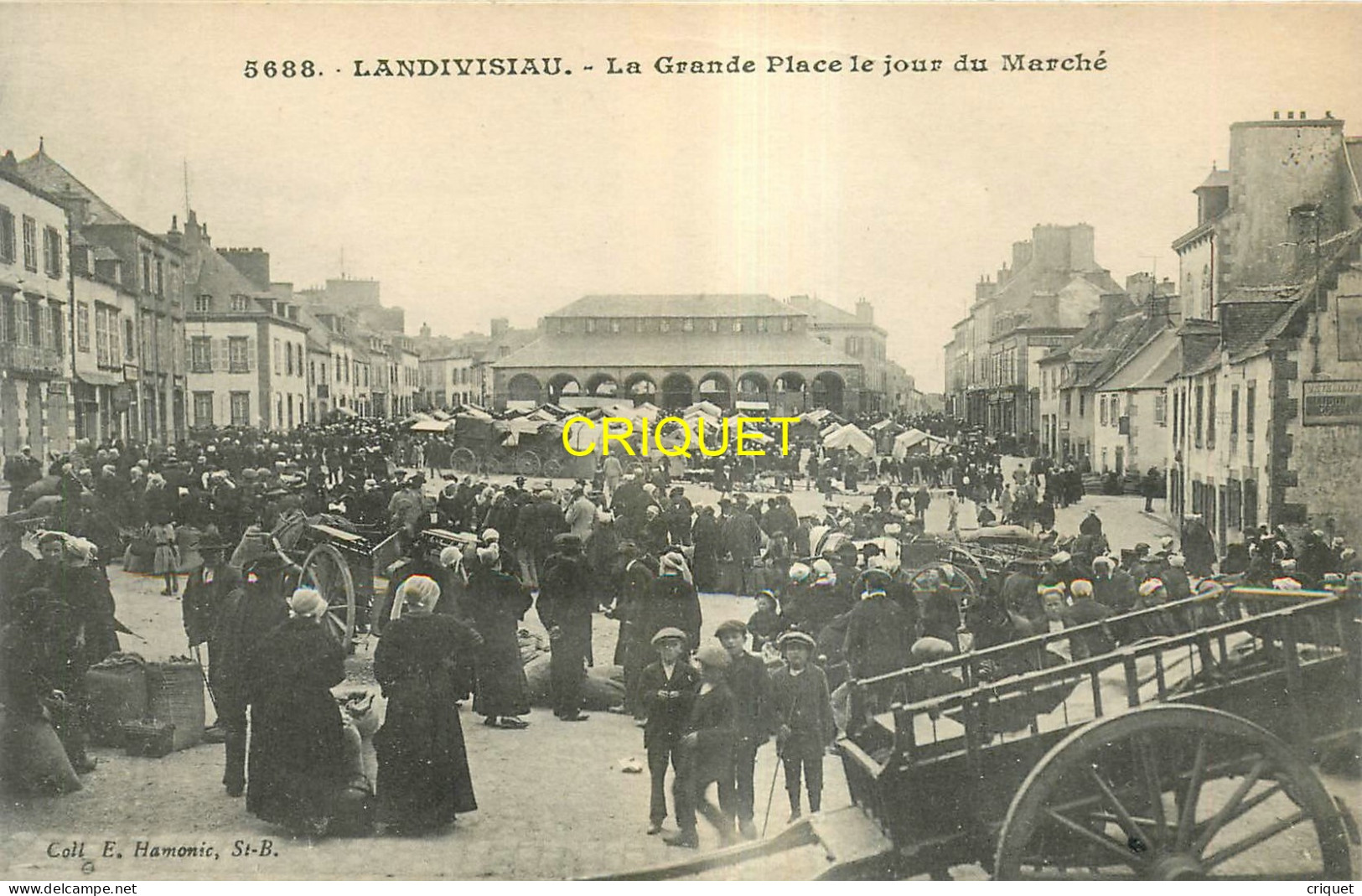 29 Landivisiau, La Grande Place Le Jour Du Marché, Beau Plan - Landivisiau