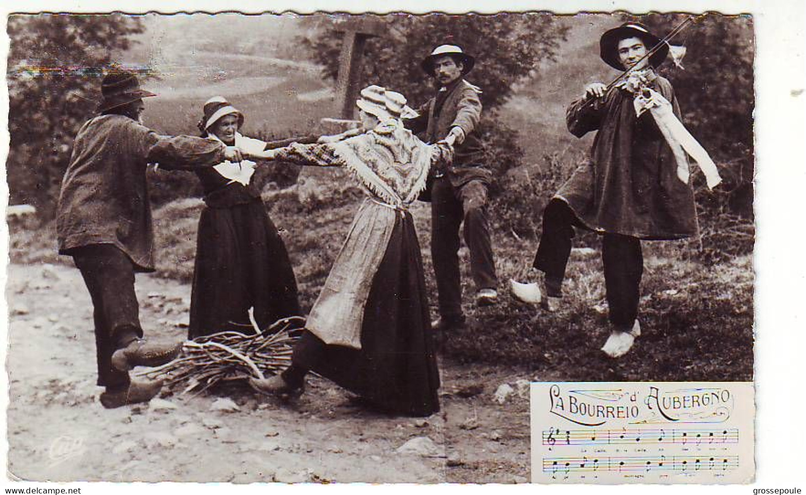 CPA DENTELEE Et GLACEE - N° 1 Types D' Auvergne - La Bourrée - Danses