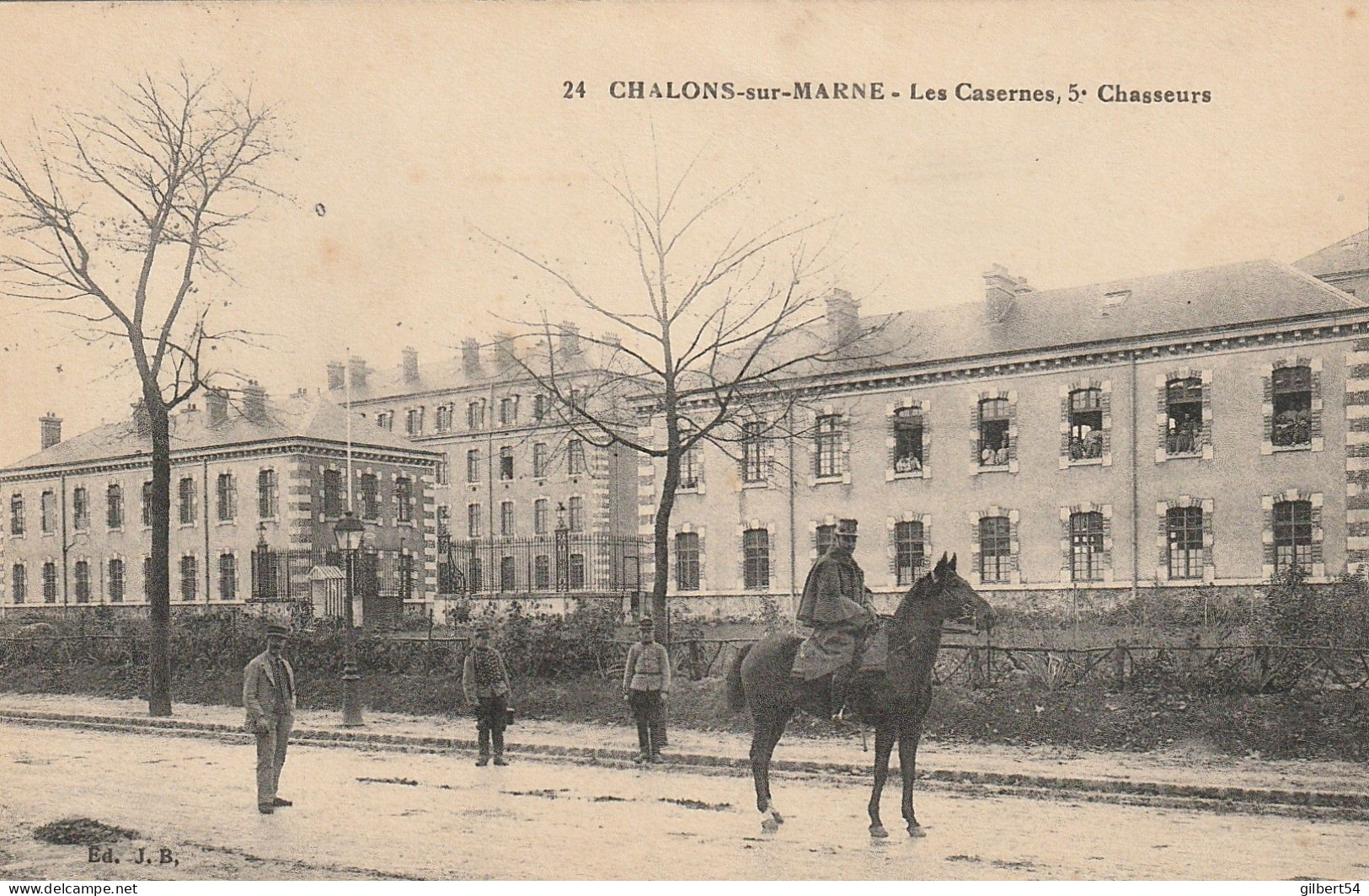 CHALONS SUR MARNE -51- Les Casernes Du 5é Chasseurs. - Châlons-sur-Marne