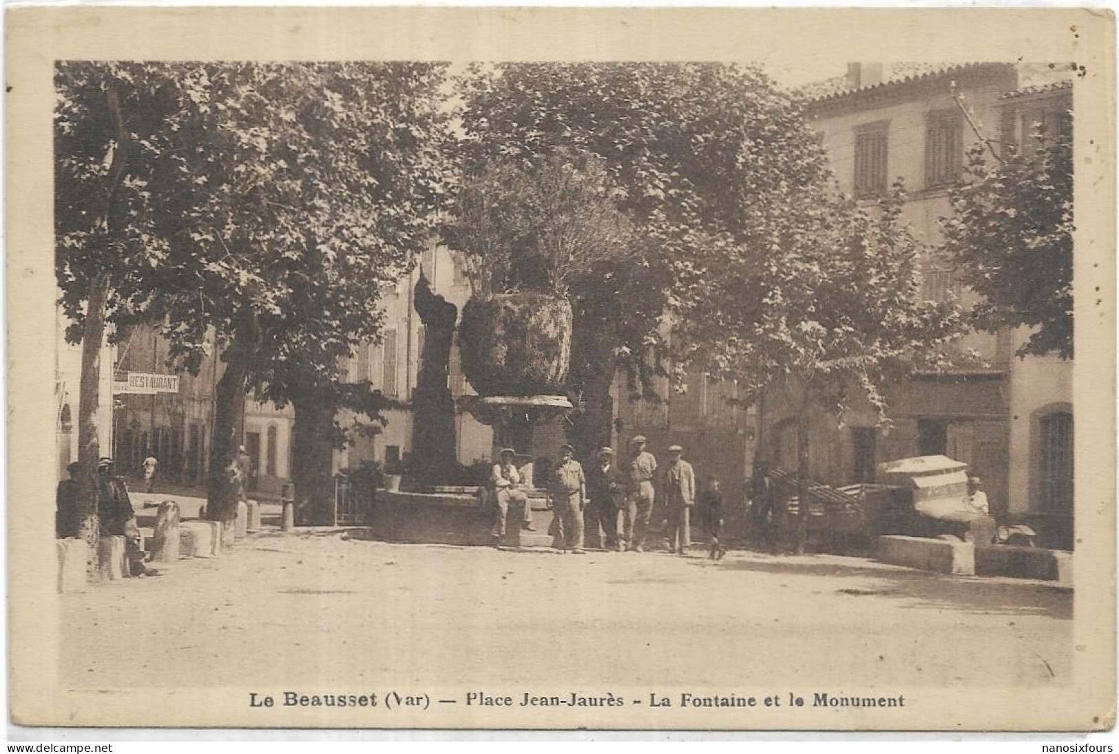 D 83 LE BEAUSSET. PLACE JEAN JAURES.  LA FONTAINE ET LE MONUMENT - Le Beausset