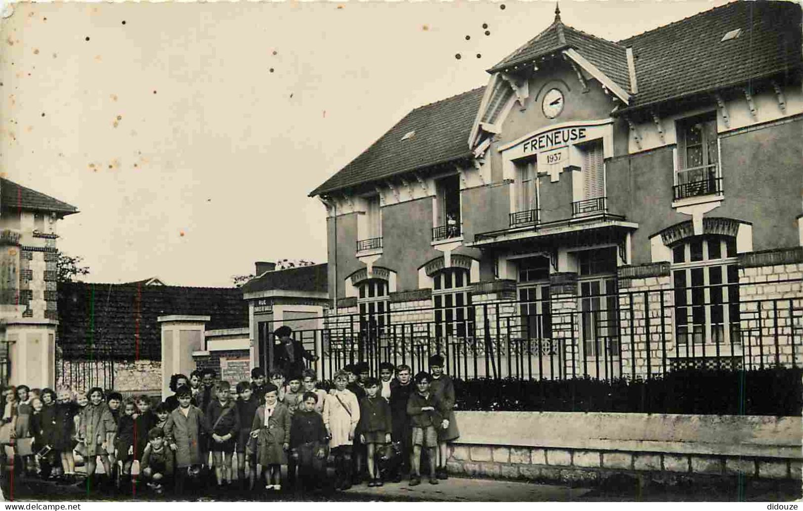 78 - Freneuse - Les Ecoles - Animée - Enfants - Carte Dentelée - CPSM Format CPA - Voir Scans Recto-Verso - Freneuse