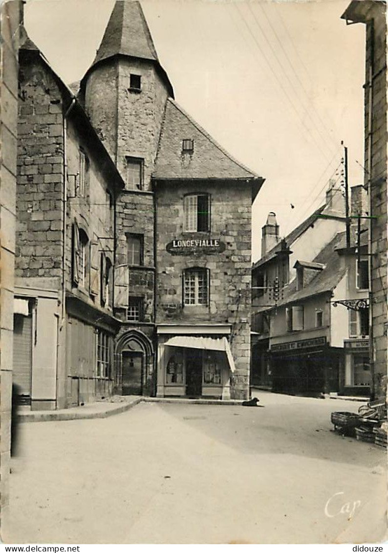 19 - Ussel - Maison Grégoire Et Rue Da 4 Septembre - Carte Dentelée - CPSM Grand Format - Etat Pli Visible - Voir Scans  - Ussel