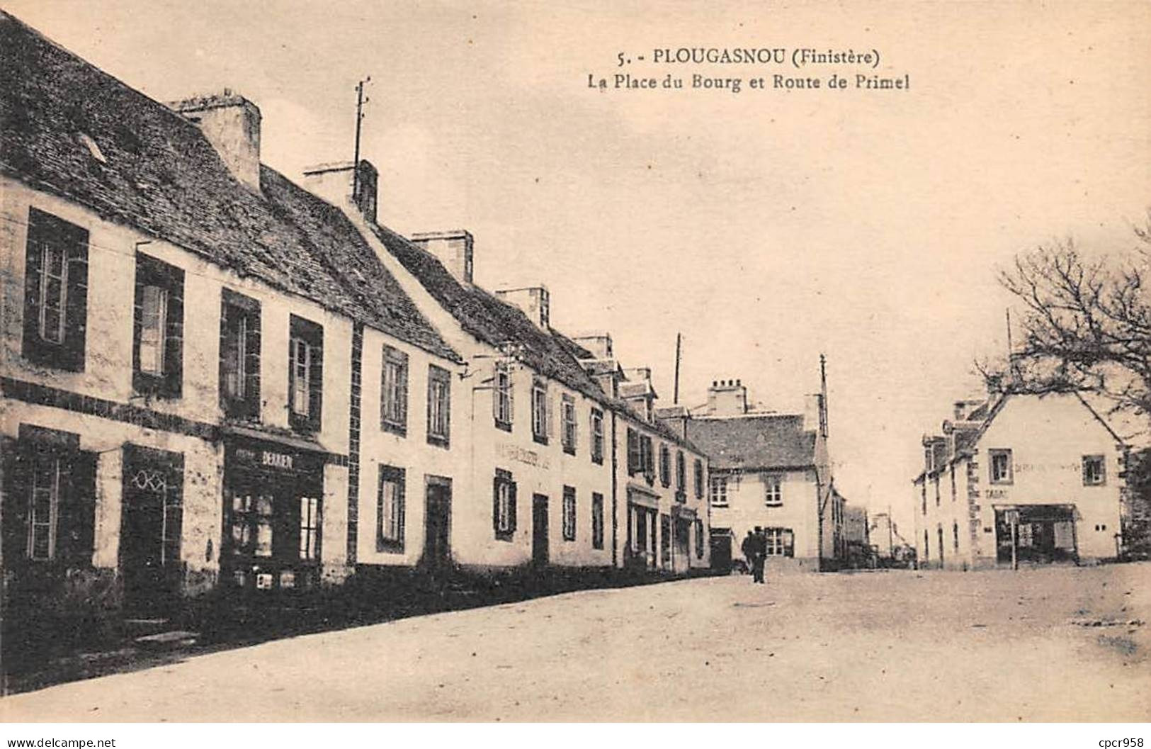 29.AM18376.Plougasnou.La Place Du Bourg Et Route De Primel - Plougasnou