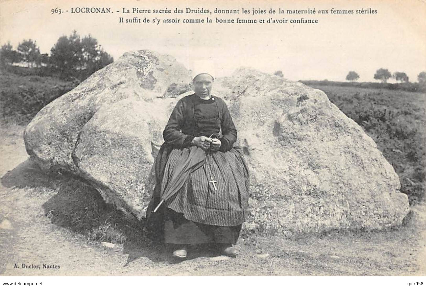 29 - LOCRONAN - SAN34384 - La Pierre Sacrée Des Druides, Donnant Les Joies De La Maternités Aux Femmes Stériles - Locronan