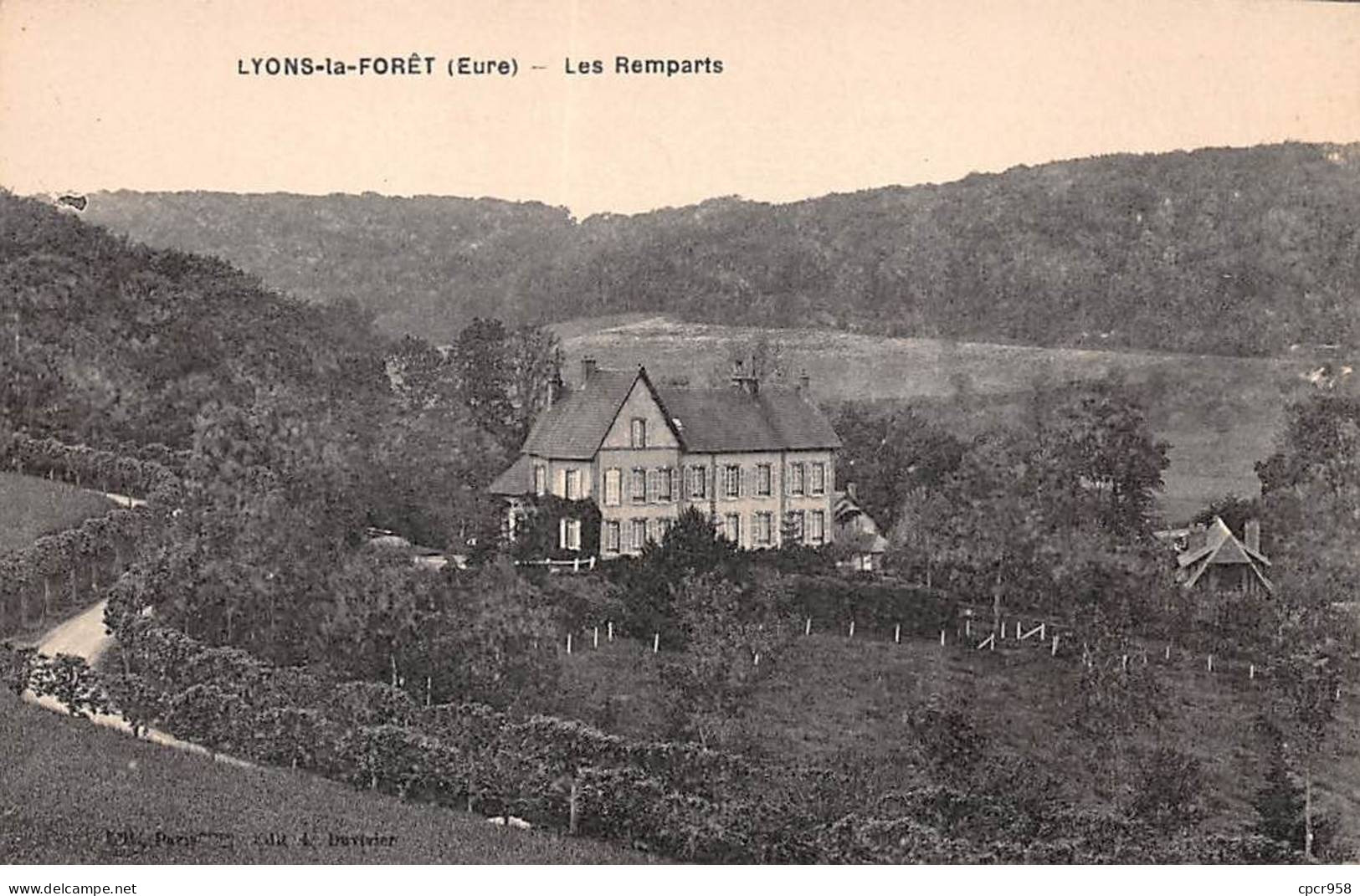 27 - LYONS LA FORET - SAN35544 - Les Remparts - Lyons-la-Forêt