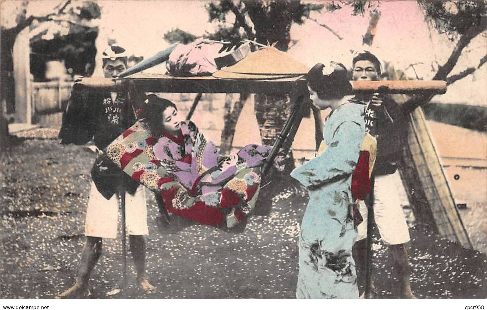 CHINE - SAN36376 - Cachet Tientsin - En L'état - Carte Japonaise - Geishas Dans Un Jardin - Cina