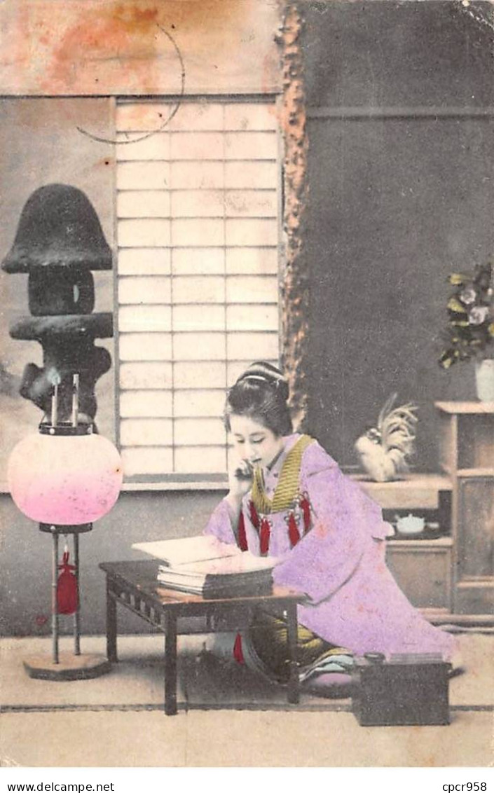 CHINE - SAN36348 - Cachet Tientsin - En L'état - Carte Japonaise - Geisha Lisant Un Livre - Cina